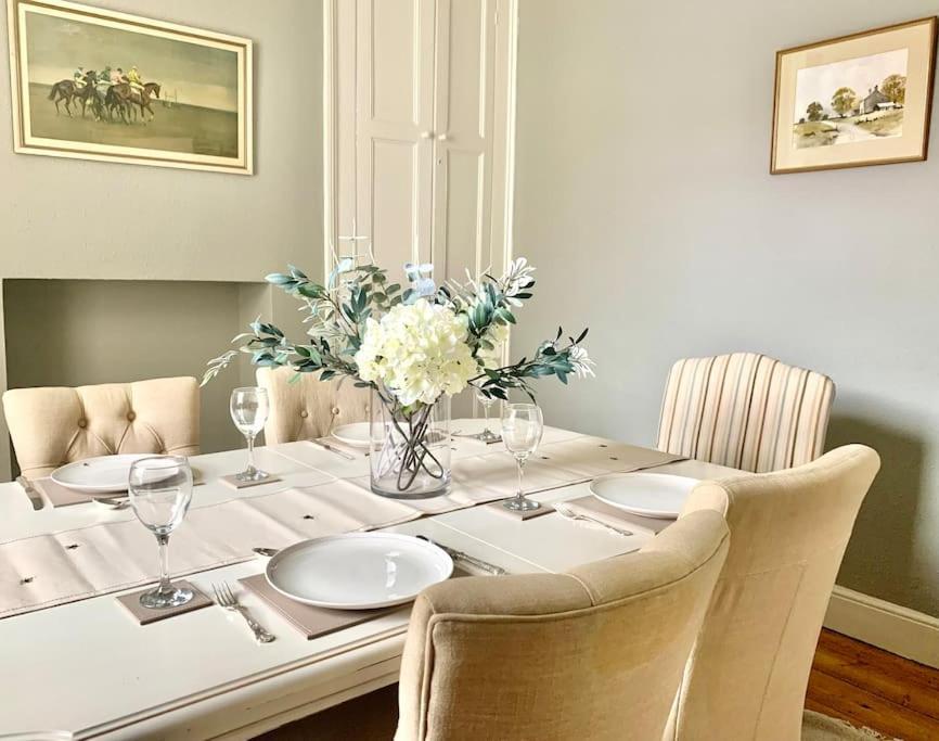 Lovely 3 Bed House In The Heart Of Челтнем Екстер'єр фото