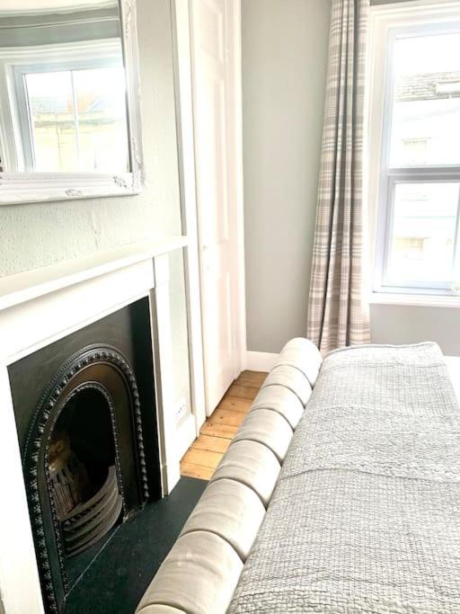 Lovely 3 Bed House In The Heart Of Челтнем Екстер'єр фото