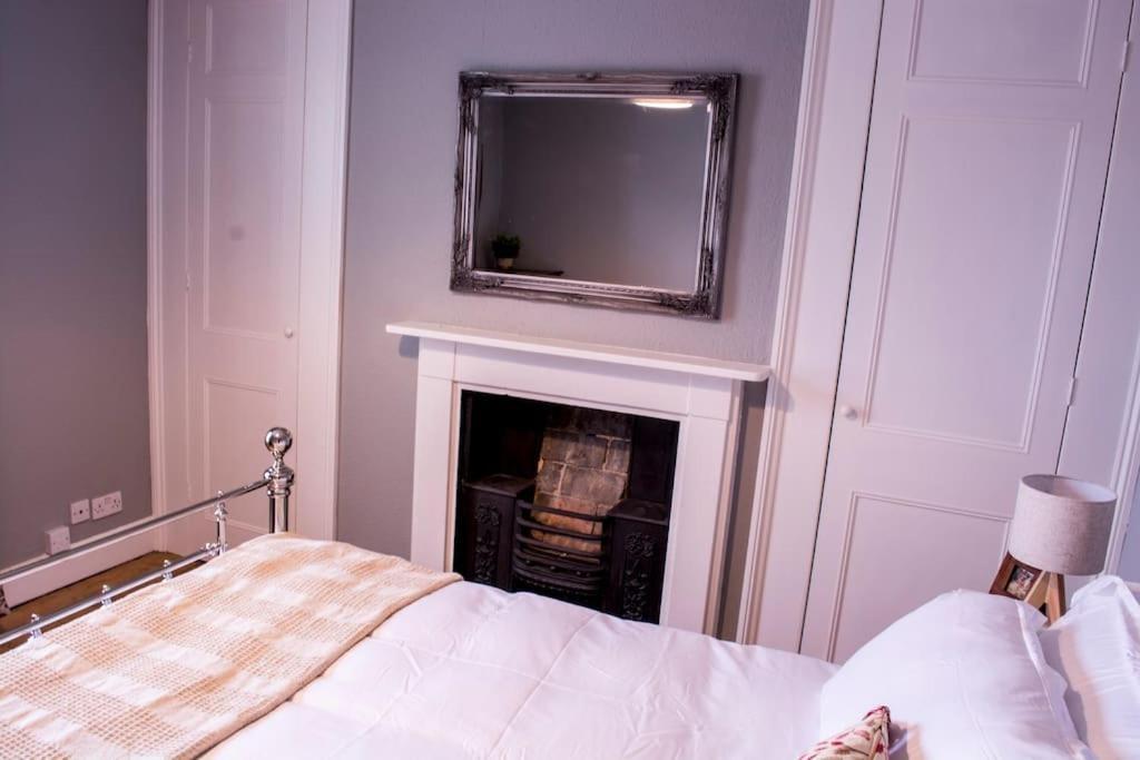Lovely 3 Bed House In The Heart Of Челтнем Екстер'єр фото