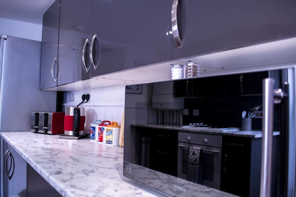 Lovely 3 Bed House In The Heart Of Челтнем Екстер'єр фото